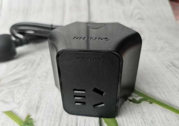 有了飛利浦摩天輪系列插座，充電器什么的都是浮云！