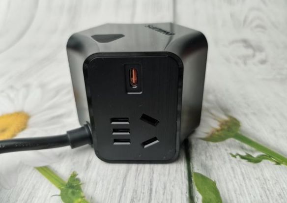 有了飛利浦摩天輪系列插座，充電器什么的都是浮云！