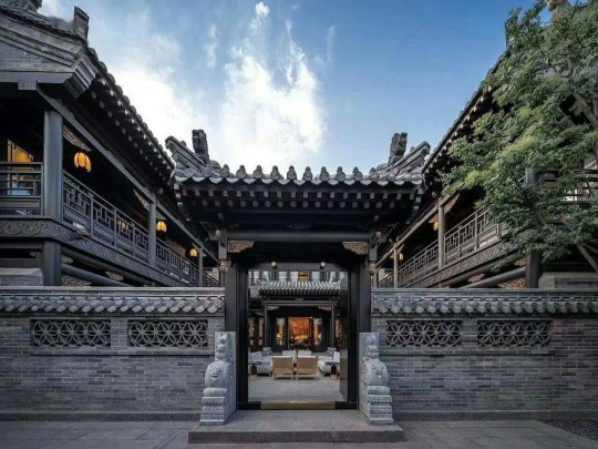 中式圍合院落，三宅仿古門窗，共譜歲月輝煌