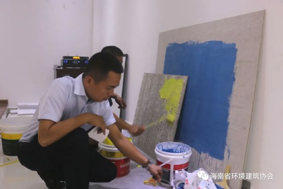 海南環(huán)建協(xié)會、巴中商會、堿克瓷磚背膠簽署三方合作協(xié)議