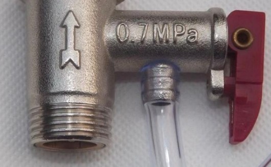 電熱水器加熱時水管老滴水，需要找到解決方法才行